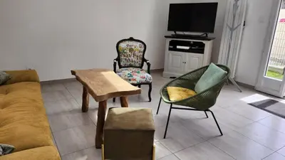 Télévision ou salle de divertissement dans l'établissement Gite Amandine