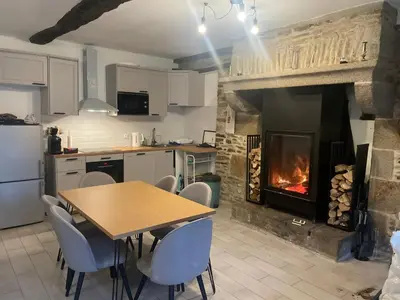 Cuisine ou kitchenette dans l'établissement Maison Normandie Bretagne