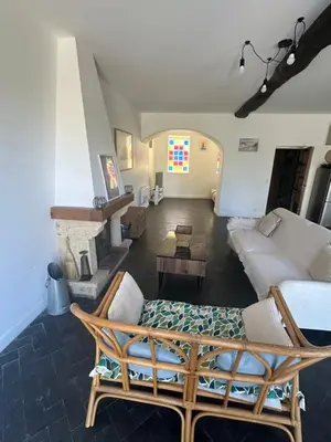 Coin salon dans l'établissement Maison Normandie Bretagne