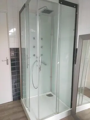 Salle de bains dans l'établissement Loc MI