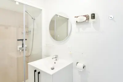 Salle de bains dans l'établissement Zen Cottage - Maison pour 2 avec piscine partagée