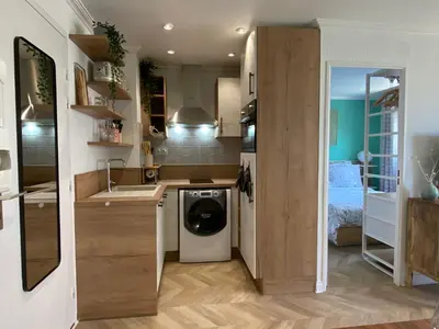 Cuisine ou kitchenette dans l'établissement Chaleureux deux pièce coeur de ville avec parking privé