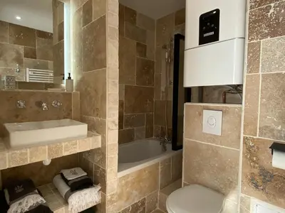 Salle de bains dans l'établissement Cosy deux pièces coeur de ville avec parking privé