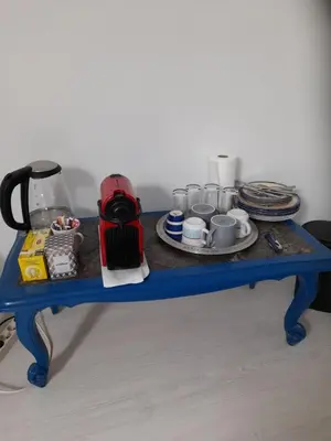 Plateau bouilloire dans l'établissement Chez Tinou