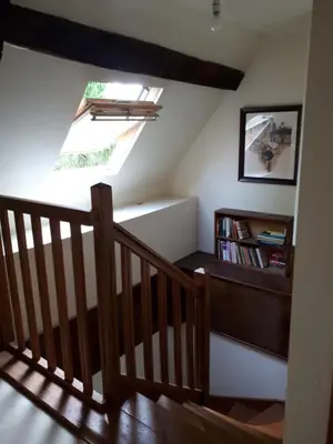 Bibliothèque dans la maison de vacances