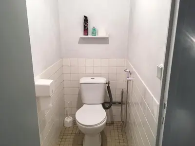 Salle de bains dans l'établissement Unique & serene 1-Bed Cabin close to Domfront