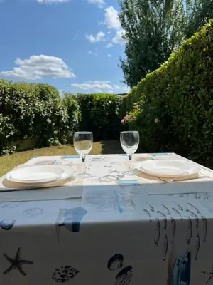 Boissons dans l'établissement Logement Cosy avec jardin