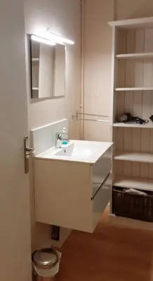 Salle de bains dans l'établissement Le Quai de Juillet