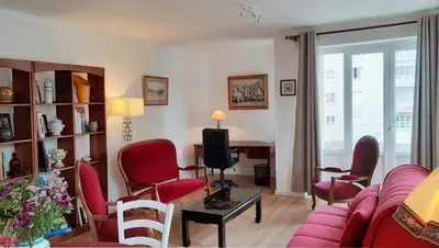 Coin salon dans l'établissement Le Quai de Juillet