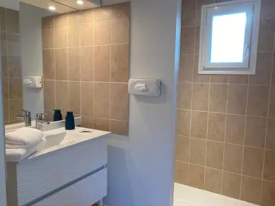 Salle de bains dans l'établissement Le Sherman