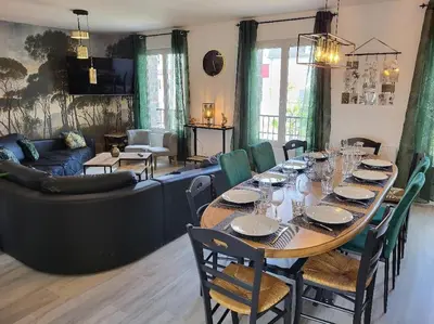 Coin salon dans l'établissement L'Antre des Généraux