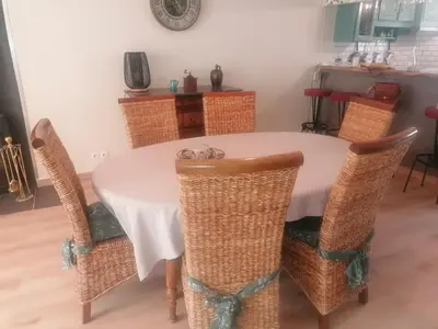 Coin salon dans l'établissement Maison champêtre à Gavray-sur-Sienne avec jardin clôturé