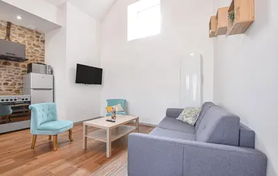Cuisine ou kitchenette dans l'établissement 3 Bedroom Stunning Home In Creances