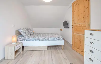 Un ou plusieurs lits dans un hébergement de l'établissement 3 Bedroom Stunning Home In Creances