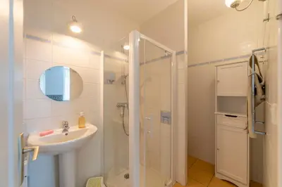 Salle de bains dans l'établissement Suisse Normande Refuge - Maison à la campagne 6p