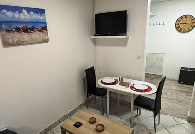 Télévision ou salle de divertissement dans l'établissement Paisible - Proche Palais des Sports et Zénith