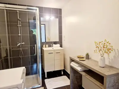 Salle de bains dans l'établissement L'Escale
