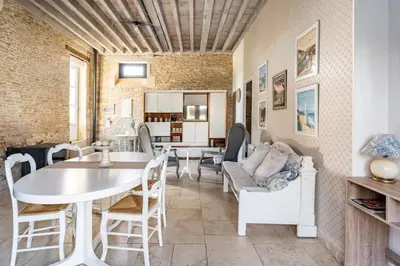 Coin salon dans l'établissement gîte de charme normand 3 personnes