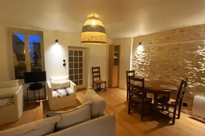 Coin salon dans l'établissement La perle-Maison de pêcheur à Saint-Aubin-sur-Mer