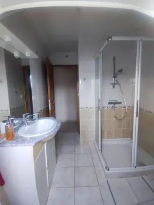 Salle de bains dans l'établissement Gîte les goélands