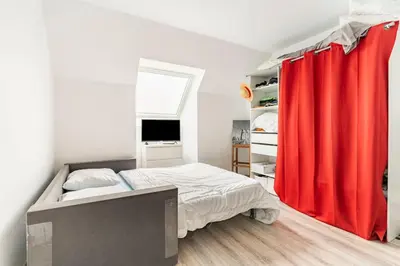 Un ou plusieurs lits dans un hébergement de l'établissement Petite maison chaleureuse avec une vue imprenable