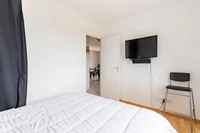 Télévision ou salle de divertissement dans l'établissement Petite maison chaleureuse avec une vue imprenable