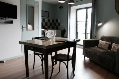 Télévision ou salle de divertissement dans l'établissement Jacuzzi privatisé en accès illimité Duplex