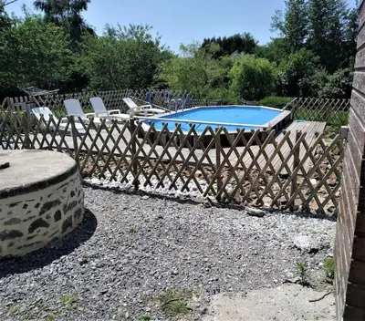 Piscine de l'établissement GITE 15 personnes confort et authenticité ou située à proximité