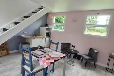 Télévision ou salle de divertissement dans l'établissement Le gîte des Allains