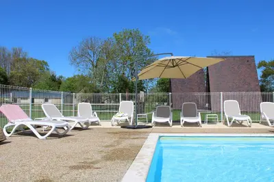 Piscine de l'établissement Domaine Des Piéris - Chambres d'Hôtes ou située à proximité