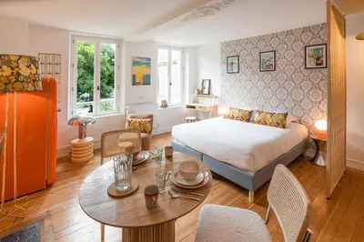 Un ou plusieurs lits dans un hébergement de l'établissement Villa Robs - Appartements tout confort, TV connectée, Haut débit, Localisation idéale - Courts séjours & Affaires