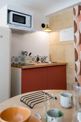Cuisine ou kitchenette dans l'établissement Villa Robs - Appartements tout confort, TV connectée, Haut débit, Localisation idéale - Courts séjours & Affaires