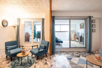 Coin salon dans l'établissement Titi - À Courseulles-sur-Mer, 7 min de la plage