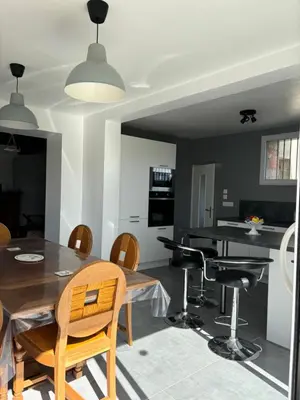 Cuisine ou kitchenette dans l'établissement Maison proche plages du débarquement