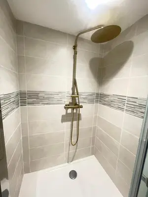 Salle de bains dans l'établissement dday cottage gold beach