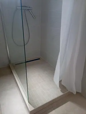 Salle de bains dans l'établissement Petite maison toute équipée, au calme entre la mer et la campagne