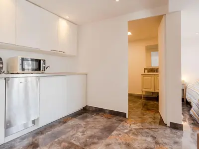 Cuisine ou kitchenette dans l'établissement Holiday Home Jade by Interhome