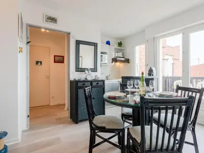 Cuisine ou kitchenette dans l'établissement Apartment Cabourg 2000-7 by Interhome