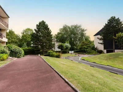 Jardin de l'établissement Apartment Le Sporting-17 by Interhome