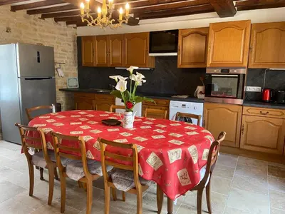 Cuisine ou kitchenette dans l'établissement Le Camp Romain, maison familiale avec terrain