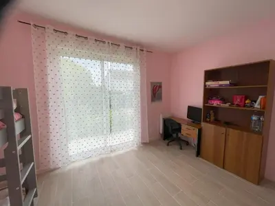 Télévision ou salle de divertissement dans l'établissement Maison familiale proche de Varaville avec jardin clos et terrasse