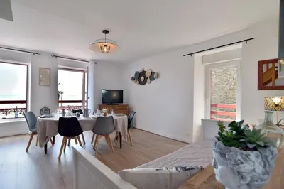 Télévision ou salle de divertissement dans l'établissement L'Aviron 35 - Appt vue mer