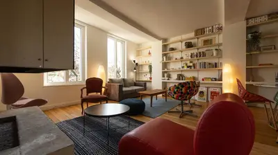Coin salon dans l'établissement Chambres au coeur du quartier historique - Maison Alternativi