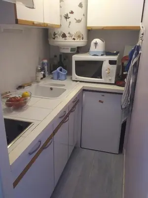 Cuisine ou kitchenette dans l'établissement Appartement vue mer et plage Saint-Aubin-Sur-Mer Normandie