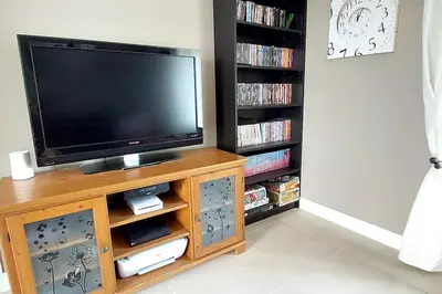 Télévision ou salle de divertissement dans l'établissement Maison proche Hauteville-sur-mer