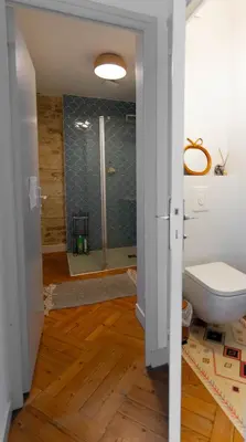 Salle de bains dans l'établissement Maison quartier historique avec jardin et parking privé