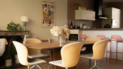 Cuisine ou kitchenette dans l'établissement Maison quartier historique avec jardin et parking privé