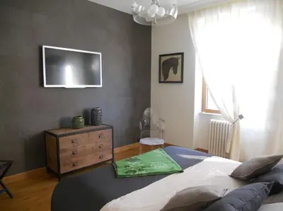 Télévision ou salle de divertissement dans l'établissement Location maison & gîte Normandie