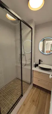 Salle de bains dans l'établissement Escale Cabourgeaise