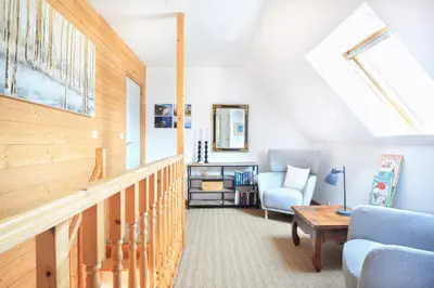 Coin salon dans l'établissement La Maison Merlin - Maison avec piscine Sénoville